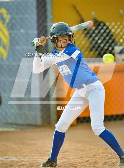 Thumbnail 1 in Sabino vs Safford photogallery.
