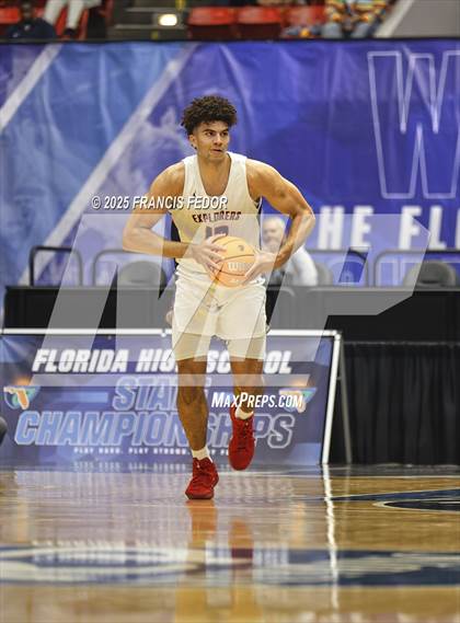Thumbnail 2 in Columbus vs. Windermere (FHSAA 7A Final) photogallery.
