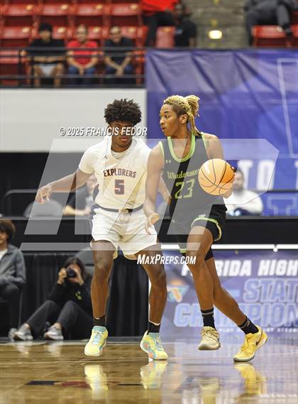 Thumbnail 1 in Columbus vs. Windermere (FHSAA 7A Final) photogallery.