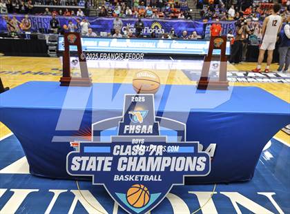 Thumbnail 3 in Columbus vs. Windermere (FHSAA 7A Final) photogallery.