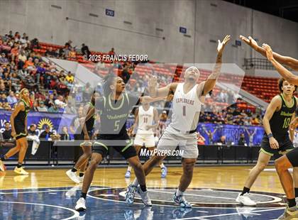 Thumbnail 1 in Columbus vs. Windermere (FHSAA 7A Final) photogallery.