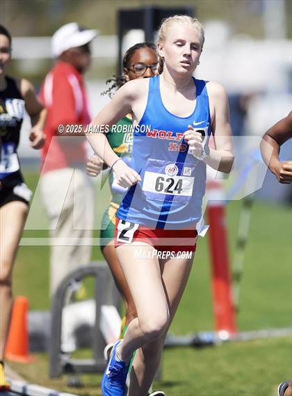Thumbnail 1 in Bob Hayes Invitational (800m) photogallery.