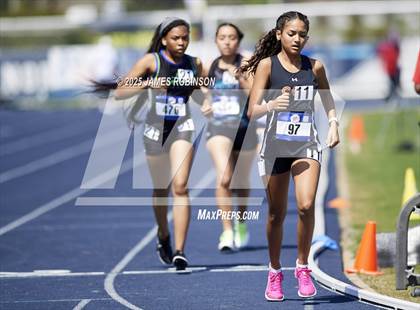 Thumbnail 3 in Bob Hayes Invitational (800m) photogallery.