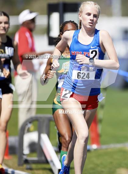 Thumbnail 1 in Bob Hayes Invitational (800m) photogallery.