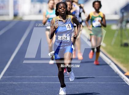 Thumbnail 1 in Bob Hayes Invitational (800m) photogallery.