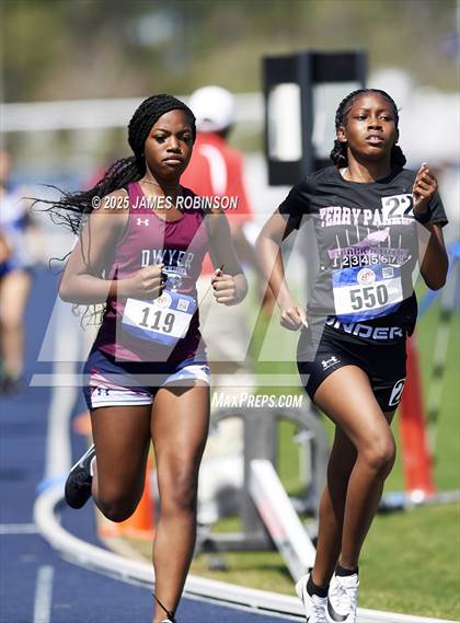 Thumbnail 1 in Bob Hayes Invitational (800m) photogallery.