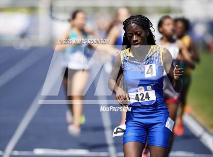 Thumbnail 2 in Bob Hayes Invitational (800m) photogallery.