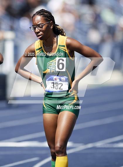 Thumbnail 3 in Bob Hayes Invitational (800m) photogallery.