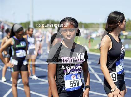 Thumbnail 1 in Bob Hayes Invitational (800m) photogallery.