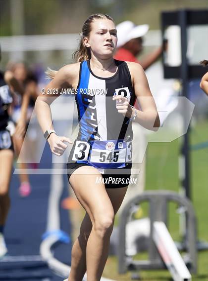 Thumbnail 3 in Bob Hayes Invitational (800m) photogallery.