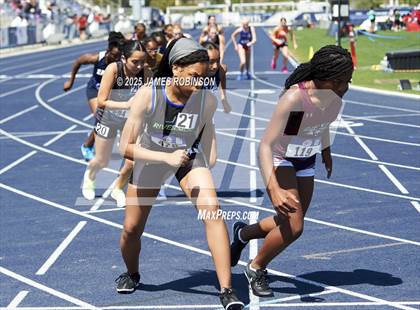 Thumbnail 3 in Bob Hayes Invitational (800m) photogallery.