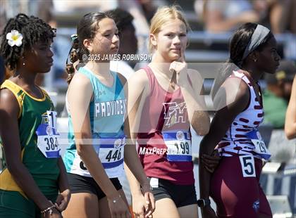 Thumbnail 2 in Bob Hayes Invitational (800m) photogallery.