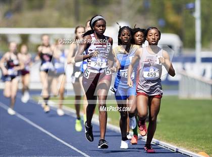 Thumbnail 1 in Bob Hayes Invitational (800m) photogallery.