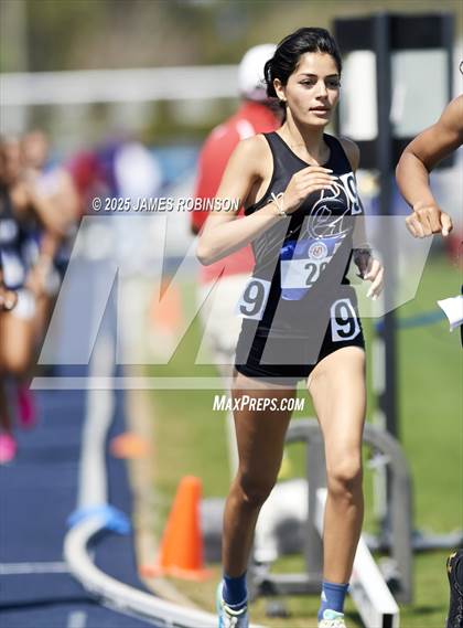 Thumbnail 2 in Bob Hayes Invitational (800m) photogallery.