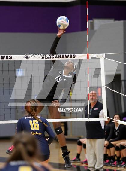 Thumbnail 3 in Clarkston vs Troy (MHSAA Regional Semifinal) photogallery.