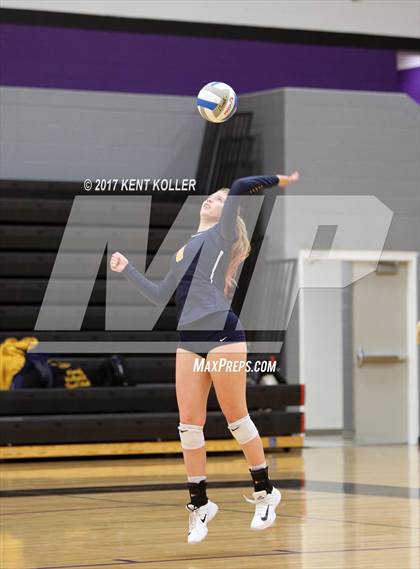 Thumbnail 2 in Clarkston vs Troy (MHSAA Regional Semifinal) photogallery.