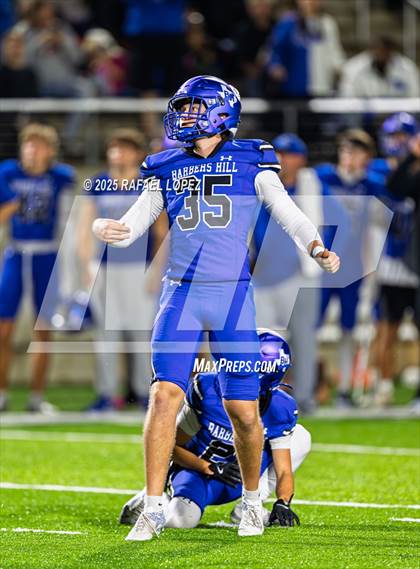 Thumbnail 2 in Weiss vs. Barbers Hill (UIL 5A D1 Football Regional) photogallery.