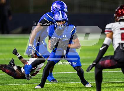 Thumbnail 1 in Weiss vs. Barbers Hill (UIL 5A D1 Football Regional) photogallery.