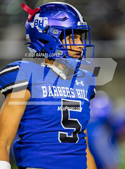 Thumbnail 1 in Weiss vs. Barbers Hill (UIL 5A D1 Football Regional) photogallery.