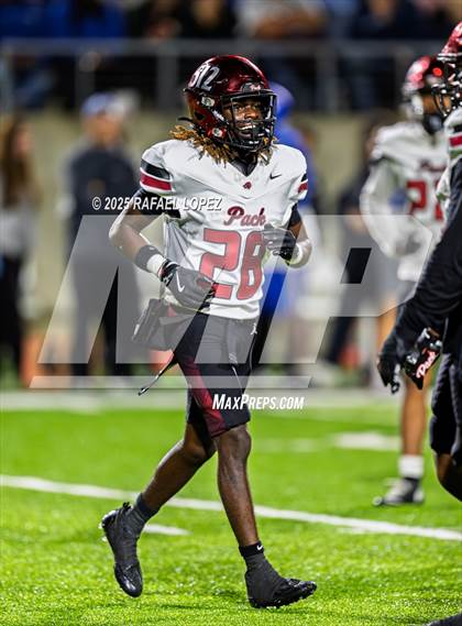 Thumbnail 1 in Weiss vs. Barbers Hill (UIL 5A D1 Football Regional) photogallery.