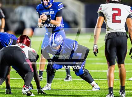 Thumbnail 3 in Weiss vs. Barbers Hill (UIL 5A D1 Football Regional) photogallery.