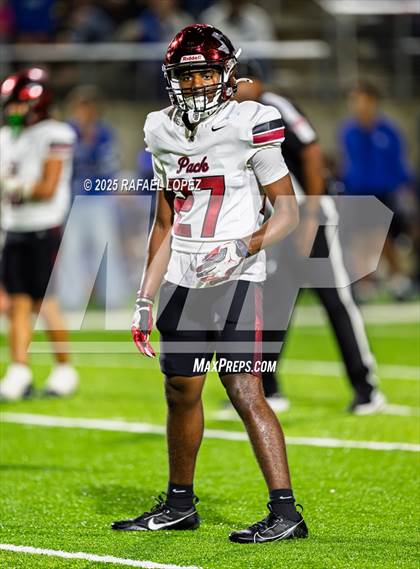 Thumbnail 1 in Weiss vs. Barbers Hill (UIL 5A D1 Football Regional) photogallery.