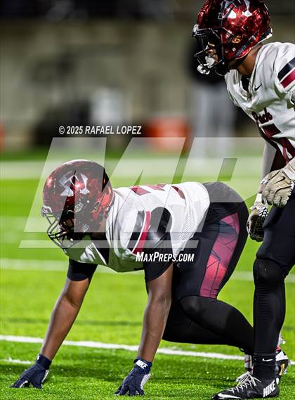 Thumbnail 2 in Weiss vs. Barbers Hill (UIL 5A D1 Football Regional) photogallery.