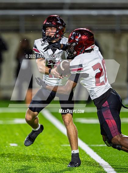 Thumbnail 1 in Weiss vs. Barbers Hill (UIL 5A D1 Football Regional) photogallery.