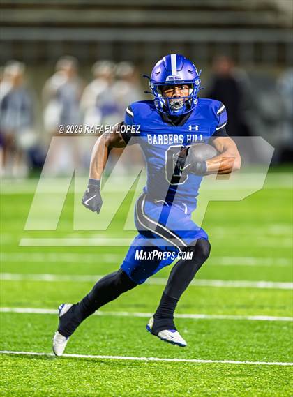 Thumbnail 3 in Weiss vs. Barbers Hill (UIL 5A D1 Football Regional) photogallery.