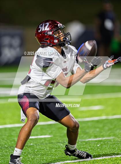 Thumbnail 2 in Weiss vs. Barbers Hill (UIL 5A D1 Football Regional) photogallery.