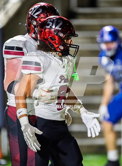 Thumbnail 2 in Weiss vs. Barbers Hill (UIL 5A D1 Football Regional) photogallery.