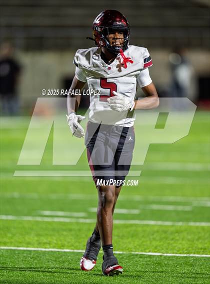 Thumbnail 1 in Weiss vs. Barbers Hill (UIL 5A D1 Football Regional) photogallery.