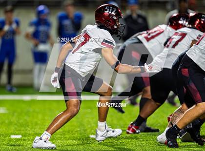 Thumbnail 3 in Weiss vs. Barbers Hill (UIL 5A D1 Football Regional) photogallery.