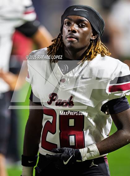 Thumbnail 1 in Weiss vs. Barbers Hill (UIL 5A D1 Football Regional) photogallery.