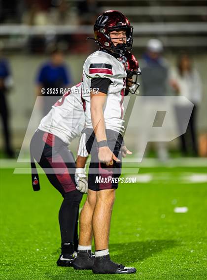 Thumbnail 2 in Weiss vs. Barbers Hill (UIL 5A D1 Football Regional) photogallery.