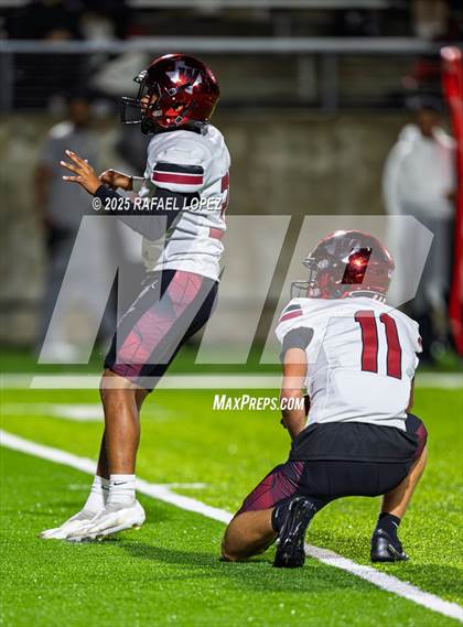 Thumbnail 3 in Weiss vs. Barbers Hill (UIL 5A D1 Football Regional) photogallery.