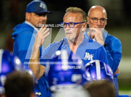 Thumbnail 3 in Weiss vs. Barbers Hill (UIL 5A D1 Football Regional) photogallery.