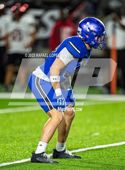 Thumbnail 3 in Weiss vs. Barbers Hill (UIL 5A D1 Football Regional) photogallery.