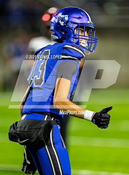 Thumbnail 3 in Weiss vs. Barbers Hill (UIL 5A D1 Football Regional) photogallery.