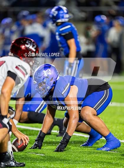 Thumbnail 2 in Weiss vs. Barbers Hill (UIL 5A D1 Football Regional) photogallery.