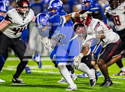 Thumbnail 2 in Weiss vs. Barbers Hill (UIL 5A D1 Football Regional) photogallery.