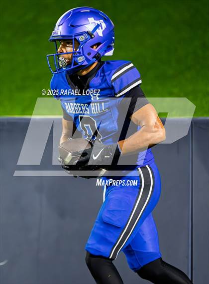 Thumbnail 3 in Weiss vs. Barbers Hill (UIL 5A D1 Football Regional) photogallery.