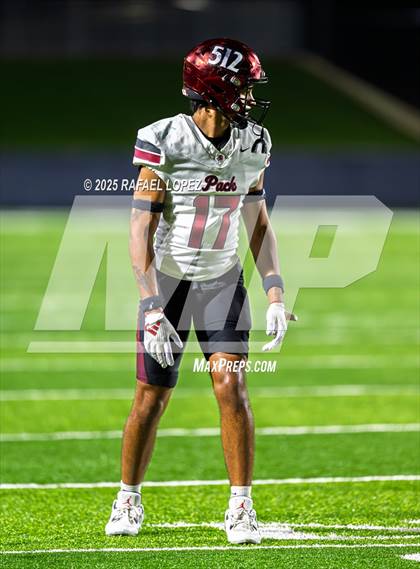 Thumbnail 2 in Weiss vs. Barbers Hill (UIL 5A D1 Football Regional) photogallery.