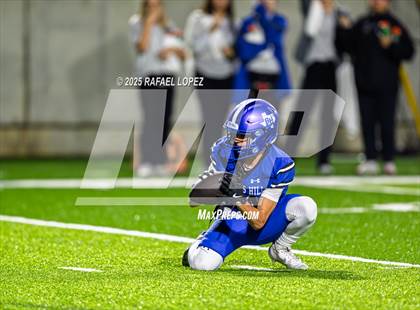 Thumbnail 2 in Weiss vs. Barbers Hill (UIL 5A D1 Football Regional) photogallery.