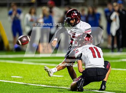 Thumbnail 1 in Weiss vs. Barbers Hill (UIL 5A D1 Football Regional) photogallery.