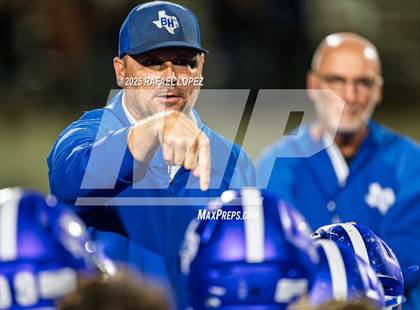 Thumbnail 2 in Weiss vs. Barbers Hill (UIL 5A D1 Football Regional) photogallery.
