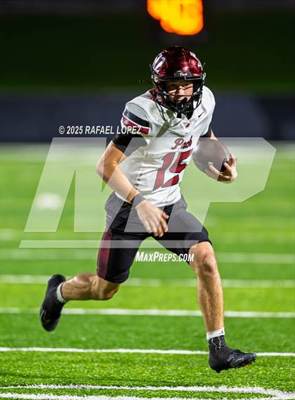 Thumbnail 3 in Weiss vs. Barbers Hill (UIL 5A D1 Football Regional) photogallery.