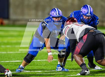 Thumbnail 1 in Weiss vs. Barbers Hill (UIL 5A D1 Football Regional) photogallery.