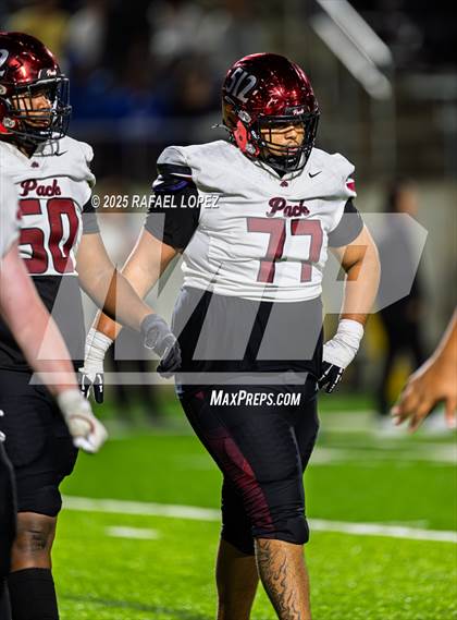 Thumbnail 2 in Weiss vs. Barbers Hill (UIL 5A D1 Football Regional) photogallery.