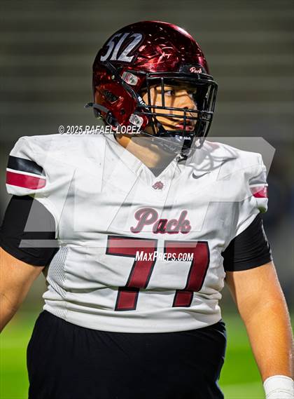 Thumbnail 3 in Weiss vs. Barbers Hill (UIL 5A D1 Football Regional) photogallery.